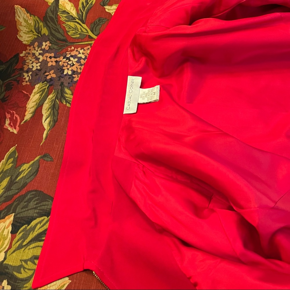 Casual Corners – 2 pc  Day to Evening - Red “Hot” 100% Silk Suit- Skirt/Jacket - Picture 13 of 15